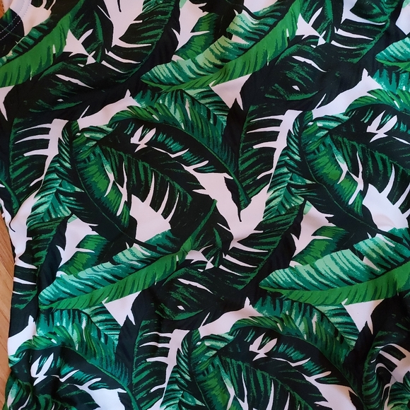Design Lab Swim Bathing Suit Medium One Piece Green Leaf Pattern Self Bra Tropic - Picture 4 of 10